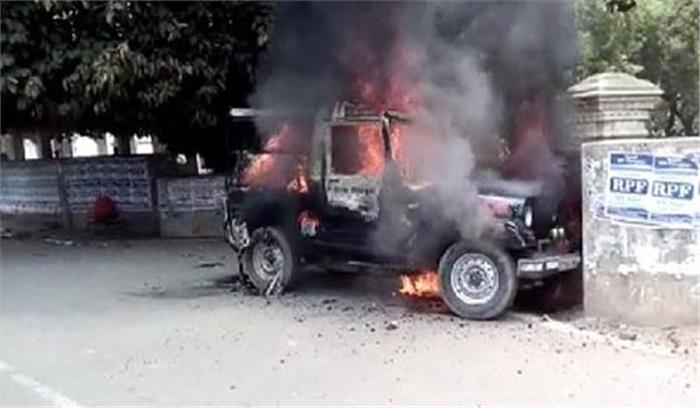 इलाहाबाद : हॉस्टल खाली कराने पर भड़के छात्रों ने किया हंगामा, आगजनी की