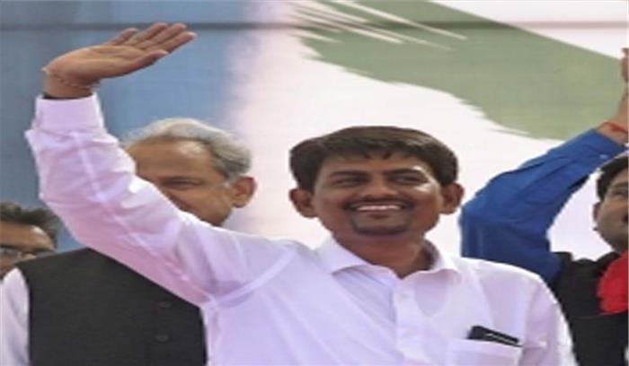 अल्पेश ठाकोर के कांग्रेस से अलग होने की अफवाहें अल्पेश ठाकोर के कांग्रेस से अलग होने की अफवाहें