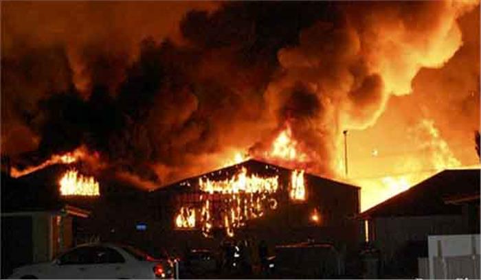 अलवर में फैक्ट्री में लगी आग