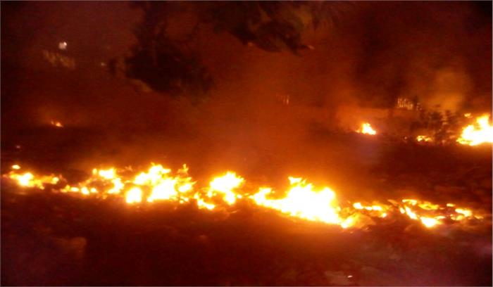 अलवर के 1 गोदाम में आग से लाखों का नुकसान