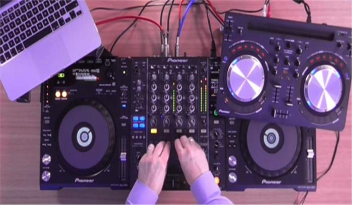 उत्तर प्रदेश : डीजे बजाने को लेकर दो पक्षों में विवाद,12 लोग हिरासत में