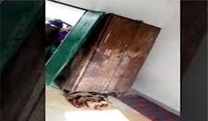 स्कूल में 7 वर्षीय छात्रा के ऊपर अलमारी गिरी, मौत