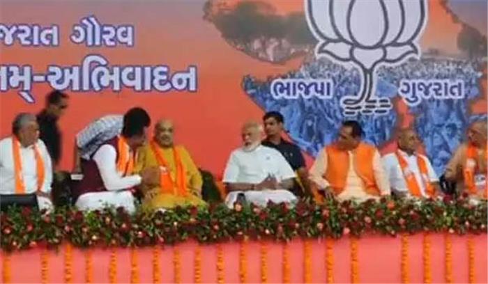 विजय जीत के लिए मोदी-शाह पहुंचे गुजरात, विशाल जनसमूह ने किया स्वागत विजय जीत के लिए मोदी-शाह पहुंचे गुजरात, विशाल जनसमूह ने किया स्वागत