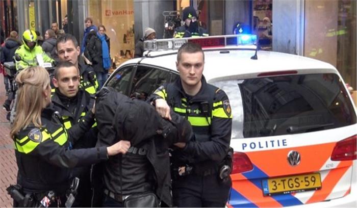 ईरान मूल के व्यवसायी ऑटो पार्ट्स की अवैध तस्करी के लिए तीन गिरफ्तार ईरान मूल के व्यवसायी ऑटो पार्ट्स की अवैध तस्करी के लिए तीन गिरफ्तार