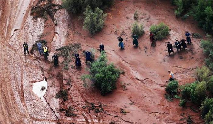 अमेरिका : बाढ़ में फंसे 17 हाइकर्स को बचाया गया