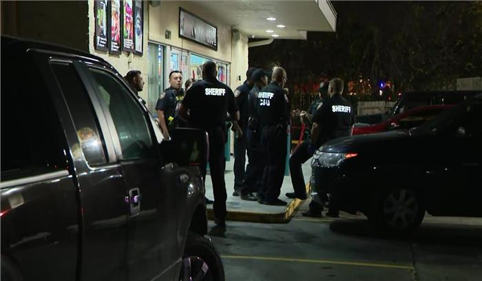 अमेरिका : गोलीबारी में 1 की मौत अमेरिका : गोलीबारी में 1 की मौत