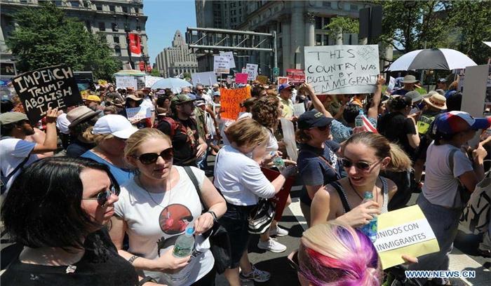 ट्रंप की आव्रजन नीतियों के विरोध में सड़कों पर प्रदर्शन