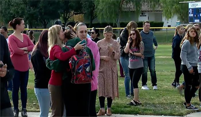 कैलिफोर्निया के स्कूल में गोलीबारी करने वाले छात्र की मौत कैलिफोर्निया के स्कूल में गोलीबारी करने वाले छात्र की मौत