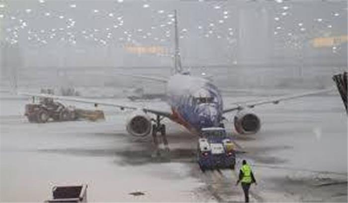 शिकागो में बर्फीला तूफान, 690 से अधिक उड़ानें रद्द