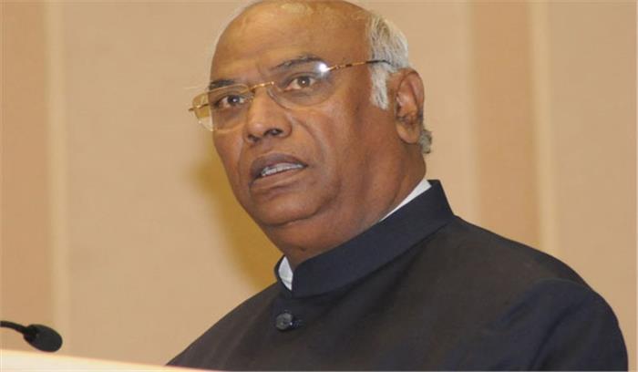 अमित शाह सिर्फ जुमले पर जिंदा हैं : खड़गे अमित शाह सिर्फ जुमले पर जिंदा हैं : खड़गे