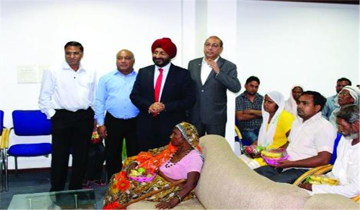 वृद्ध व असमर्थ लोग एमिटी कैंपस में हुए सम्मानित