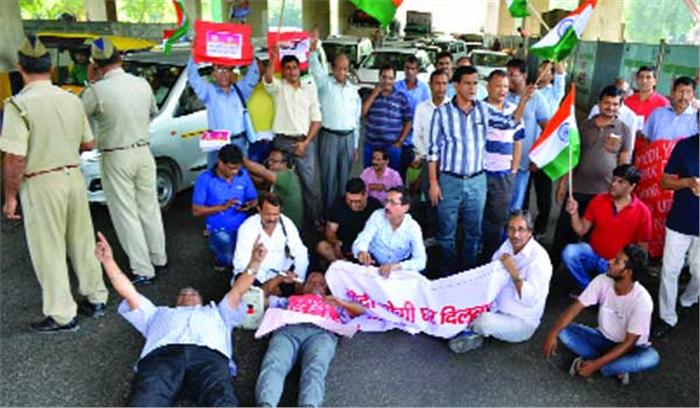 हक के लिए आम्रपाली के खरीदार ने सड़क की जाम