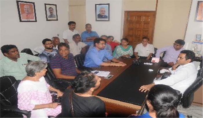 विधायक, प्रशासन के साथ बैठक बेनतीजा जारी रहेगा आम्रपाली निवेशकों का प्रदर्शन