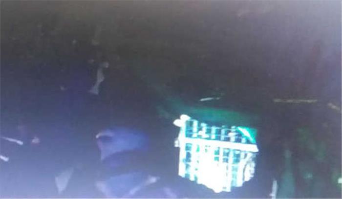 गुजरात में आदमखोर तेंदुए के आतंक के बीच वन विभाग के पिंजरे में फंसी मादा तेंदुआ