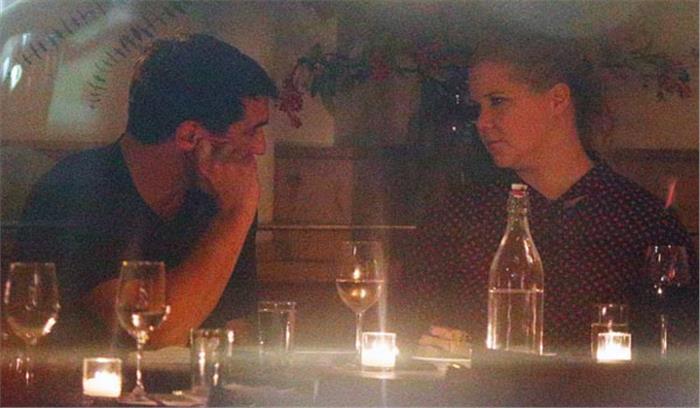 डिनर डेट पर देखे गए एमी शूमर ओर शेफ क्रिश फिशर