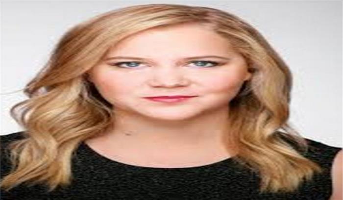 स्टैंड-अप कॉमेडी अब भी मेरा जुनून है : एमी शूमर