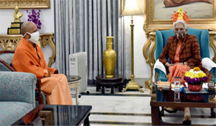 आनंदीबेन पटेल से की योगी आदित्यनाथ ने शिष्टाचार भेंट
