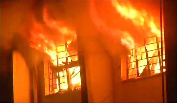 केमिकल फैक्ट्री में लगी भीषण आग, एक झुलसा