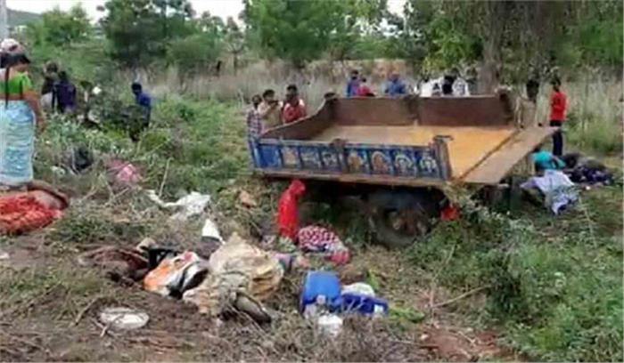 आंध्र में ट्रैक्टर-ट्रक भिड़त, 12 लोगों की मौत