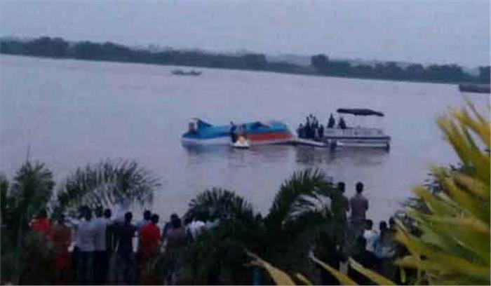 आंध्र प्रदेश में नाव पलटने से 13 लोगों की मौत