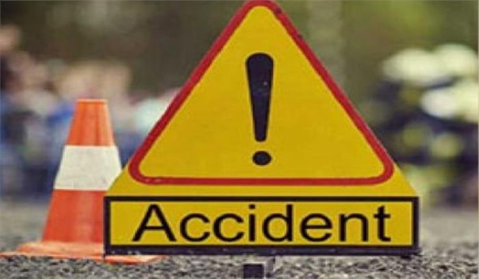 आंध्र प्रदेश में बस दुर्घटना में 30 छात्र बाल-बाल बचे आंध्र प्रदेश में बस दुर्घटना में 30 छात्र बाल-बाल बचे