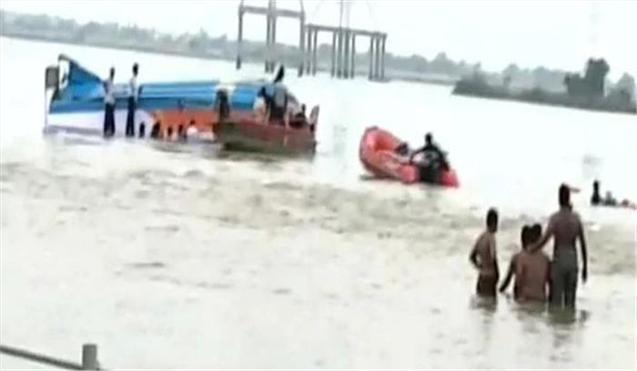 आंध्र प्रदेश: नौका डूबने की घटना में मृतकों की संख्या बढ़कर 19  हुई