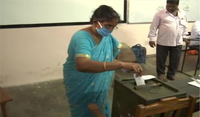 आंध्र प्रदेश में जारी है शहरी स्थानीय निकायों के चुनाव