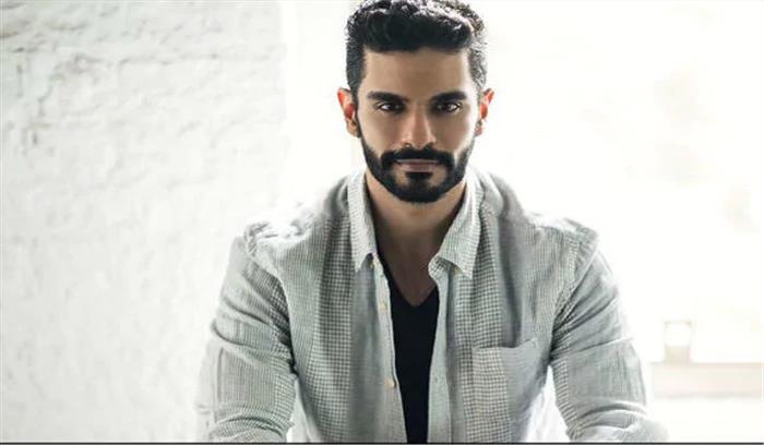 जाह्नवी कपूर , अंगद बेदी के साथ काम करती नजर आ सकती