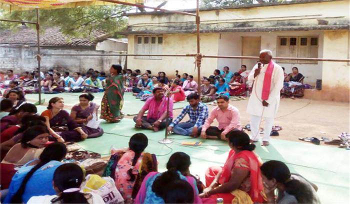 धरना स्थल पर समर्थन देने पहुंचे छजकां