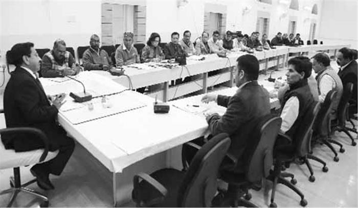 आंगनबाड़ी में सभी बच्चों को दूध उपलब्ध हो : संभागायुक्त