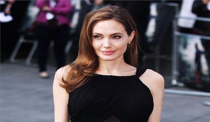 रियल स्टेट एजेंट के साथ डेटिंग कर रही हैं एंजेलिना जोली