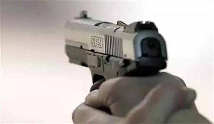 भदोही में पशु चोरों ने ग्रामीणों पर की फायरिंग भदोही में पशु चोरों ने ग्रामीणों पर की फायरिंग