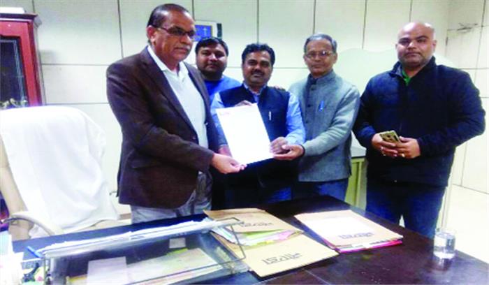 पार्क की जमीन में रहते है सांप व जंगली जानवर, सोसाइटी निवासी परेशान