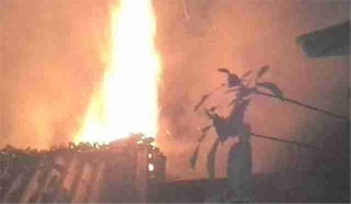 अलीपुर स्थित फार्म हाउस में लगी आग