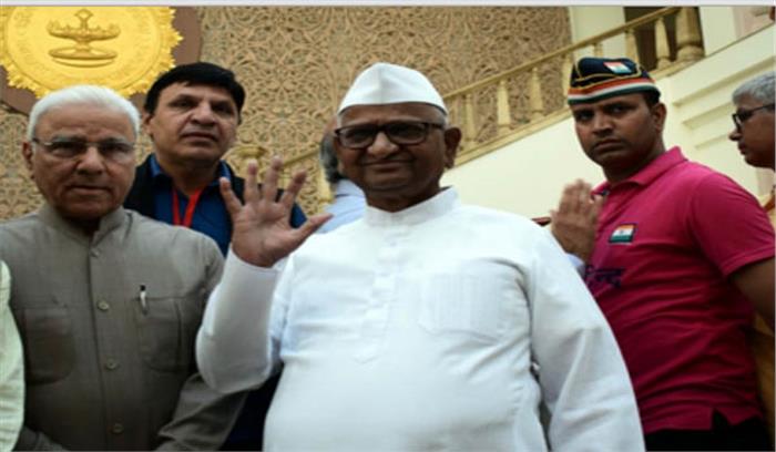 शांतिपूर्ण कैंडल मार्च निकालने पर पुलिस ने पीटा: अन्ना समर्थक