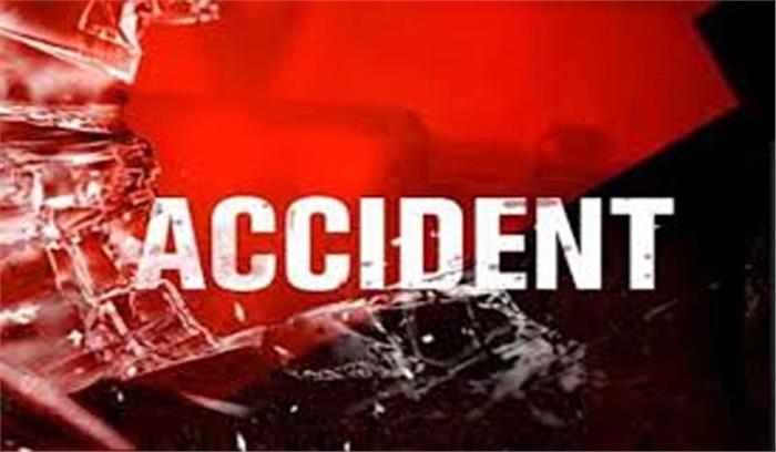 बिहार :दो ऑटो रिक्शा के बीच टक्कर में एक व्यक्ति की मौत , दो घायल