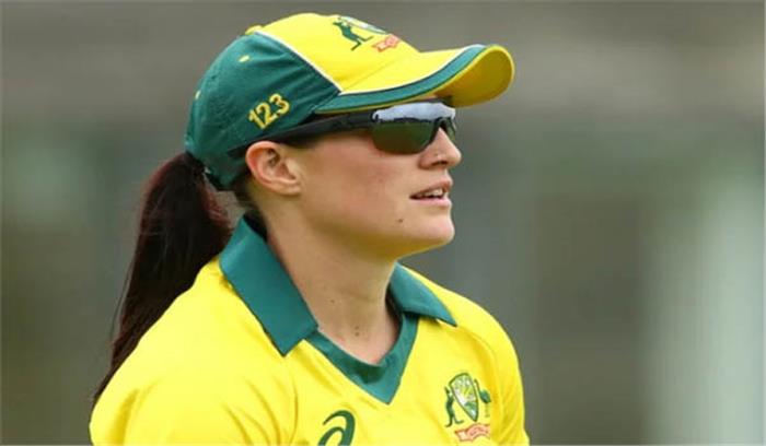 मेघन स्कट ने वनडे में हैट्रिक लेकर इतिहास रचा