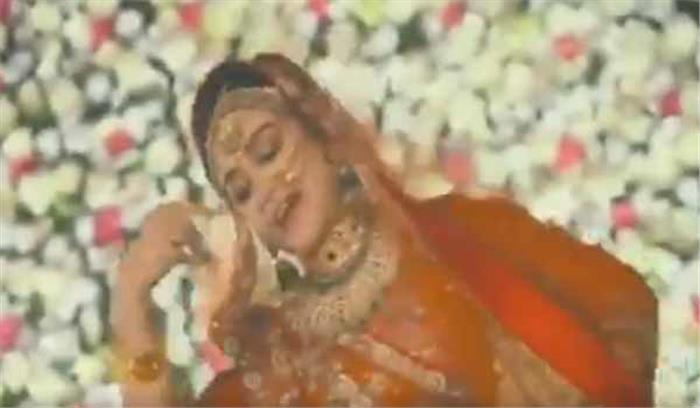 ‘पद्मावती’ के गाने पर थिरकी अपर्णा, करणी सेना ने किया विरोध