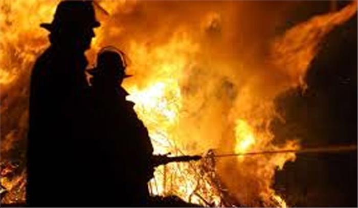 सूरत में स्कूल की दो मंजिलों में लगी भीषण आग