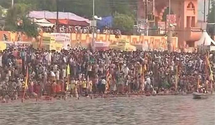 कुम्भ क्षेत्र में वर्षा और ओले गिरने से कल्पवासियों के डेरे में मची अफरा-तफरी