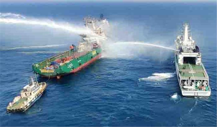 अरब सागर में जहाज में लगी आग, 3 नौसैनिक लापता, 1 घायल