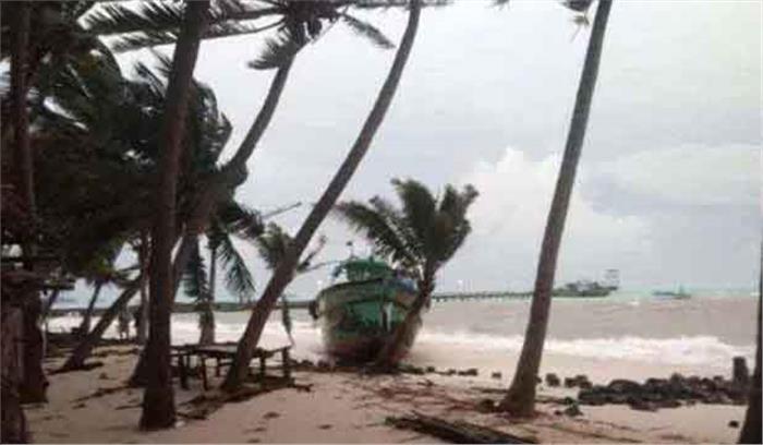 गुजरात तट की ओर बढ़ रहा तूफान महा और कमजोर पड़ा