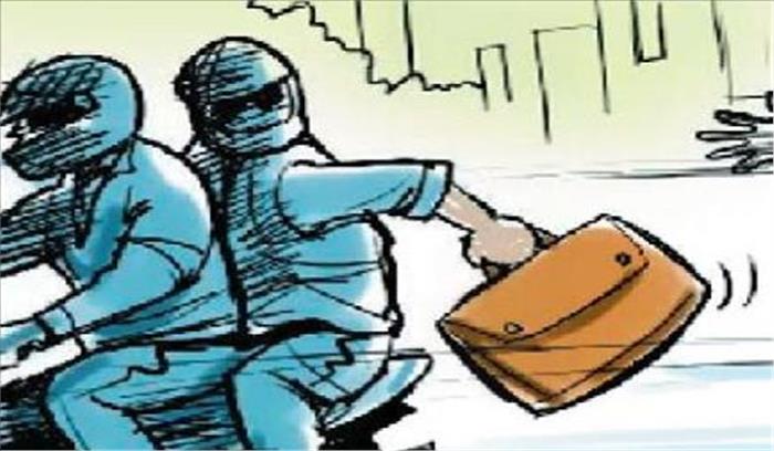 सीसीटीवी कैमरे लगवाने के बहाने व्यापारी से लूट