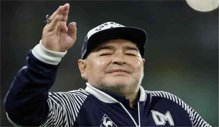 दिग्गज फुटबॉलर डिएगो माराडोना का 60 साल की उम्र में दिल का दौरा पड़ने से निधन