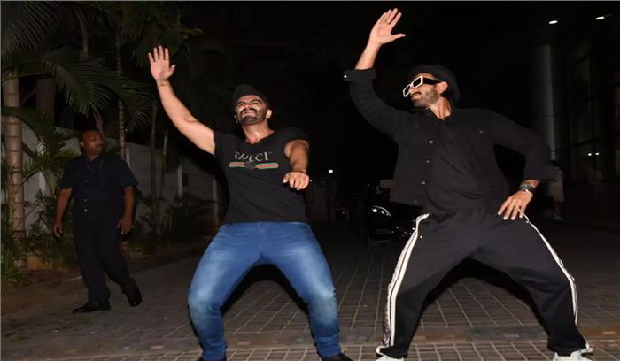 फिल्म इंडियाज मोस्ट वांटेड की स्क्रीनिंग पर रणवीर और अर्जुन ने की जमकर मस्ती