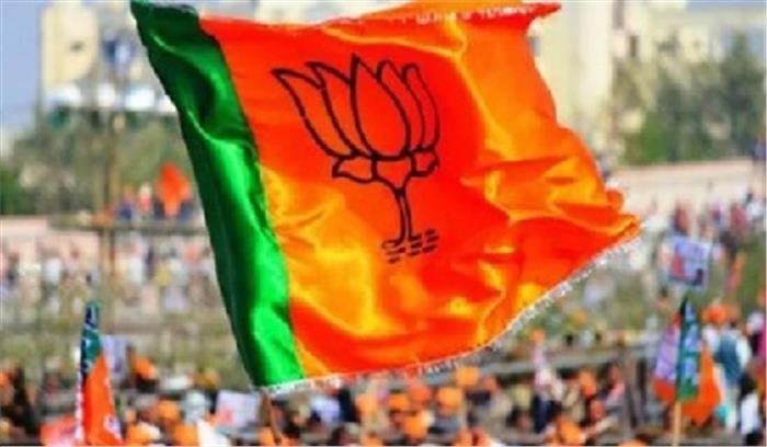 भाजपा विधायक व उनकी दूसरी पत्नी को भीड़ ने सड़क पर पीटा भाजपा विधायक व उनकी दूसरी पत्नी को भीड़ ने सड़क पर पीटा