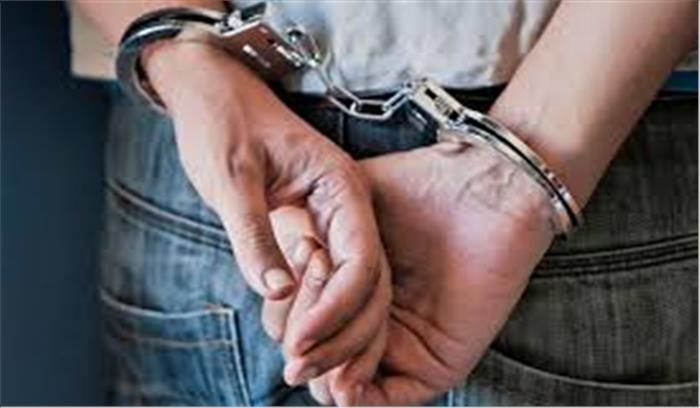 8 लाख के जेवर चुराने वाला गिरफ्तार 8 लाख के जेवर चुराने वाला गिरफ्तार