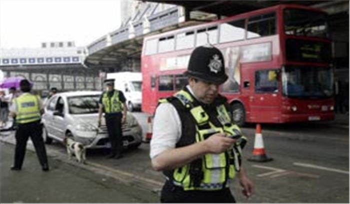 लंदन में पुलिस ने 106 पर्यावरणविदों को किया गिरफ्तार