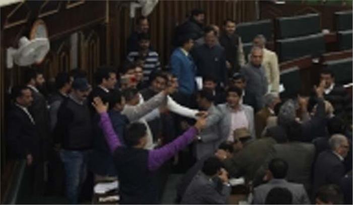 अनुच्छेद 370 कश्मीर एवं जम्मू को बांटता है