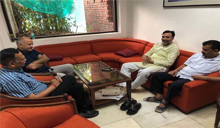 दिल्ली सरकार का उपराज्यपाल अनिल बैजल के कार्यालय में धरना चौथे दिन भी जारी